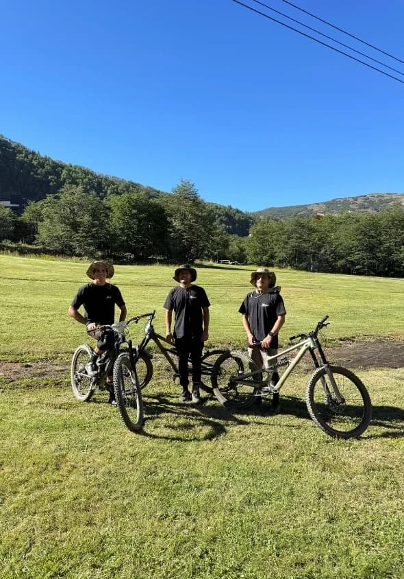 Equipo AMBA con sus bicicletas